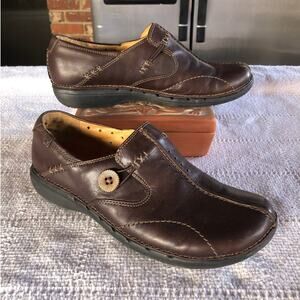 Clarks Un Loop Unstructured Brown Leather Slip On Shoes Comfort Women's 7.5M